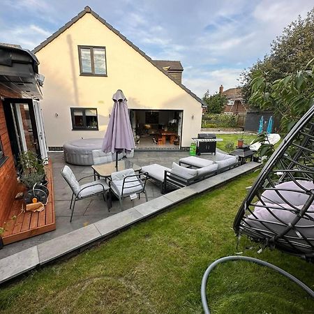 Modern Harrogate House Sleeps 10, Cinema Room & Hot Tub מראה חיצוני תמונה