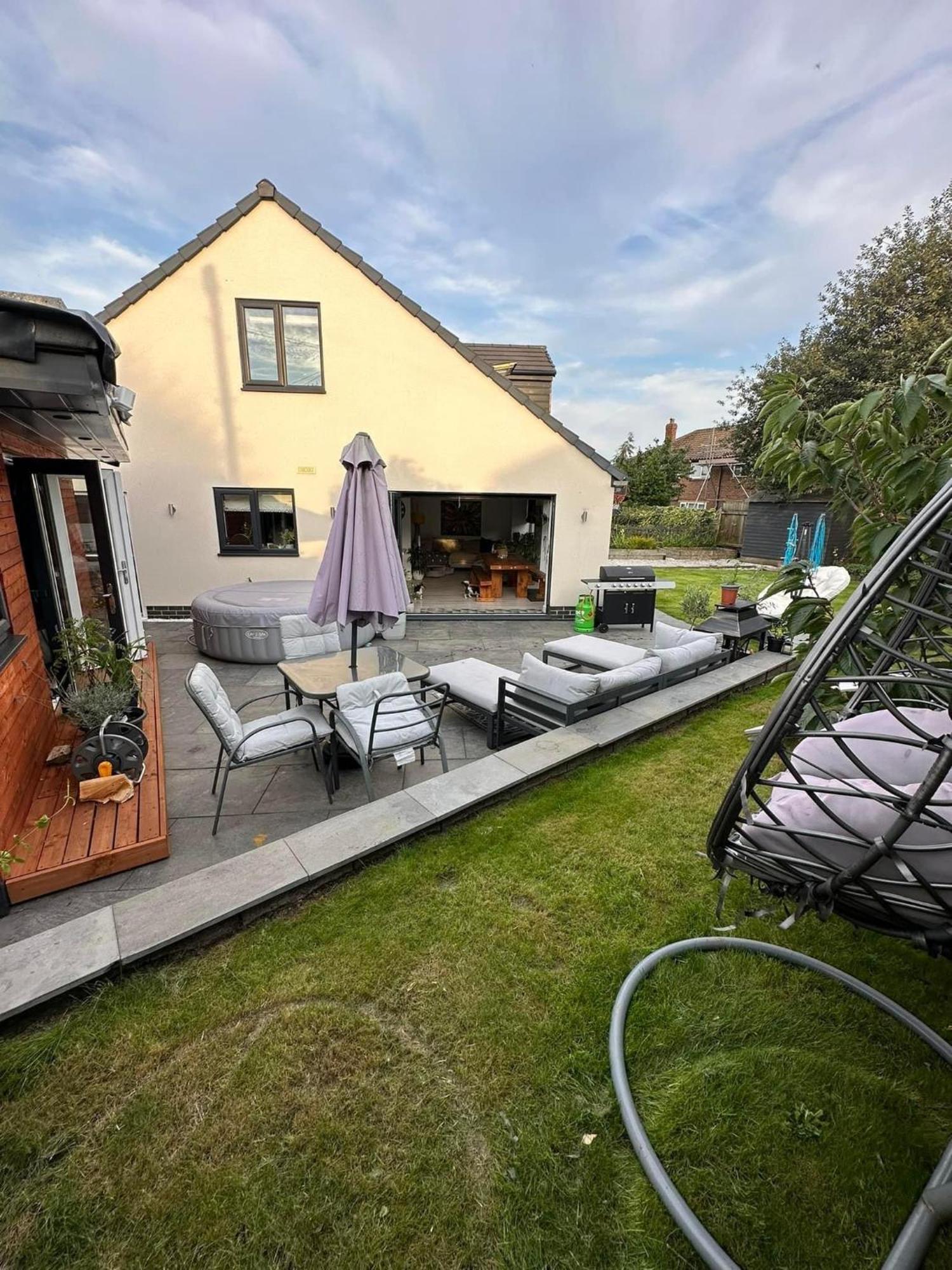 Modern Harrogate House Sleeps 10, Cinema Room & Hot Tub מראה חיצוני תמונה
